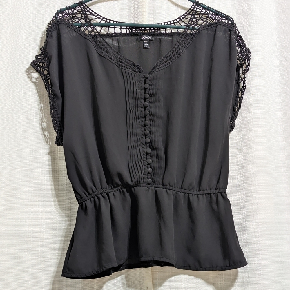 XOXO Peplum Cap Sleeve Blouse Cinch Waist Women's Mesium Black Lace Trim